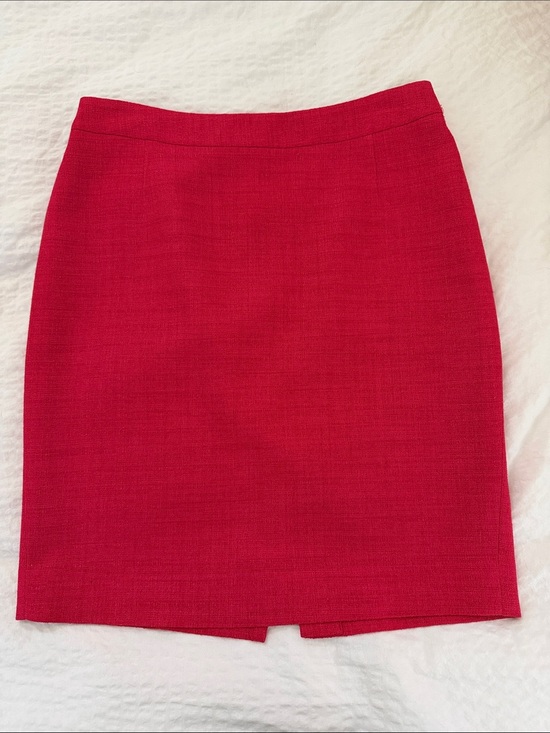 T Tahari Dresses & Skirts - T Tahari Pink Classic Pencil Skirt Size 6